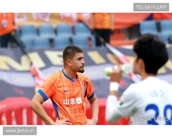 巴黎防线稳定性仍存隐患,球队能否维持争冠表现面临考验 巴黎防线稳定性仍存隐患,球队能否维持争冠表现面临考验