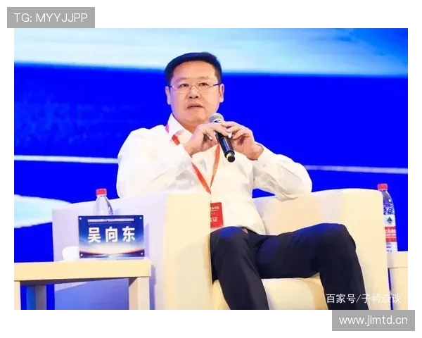 吴向东平时低调训练场上秒变土豪，穿着秒杀隔壁富豪圈了！