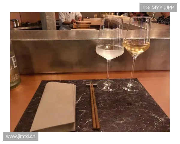 汪周雨训练完直接拎爱马仕去吃人均三千的日料？