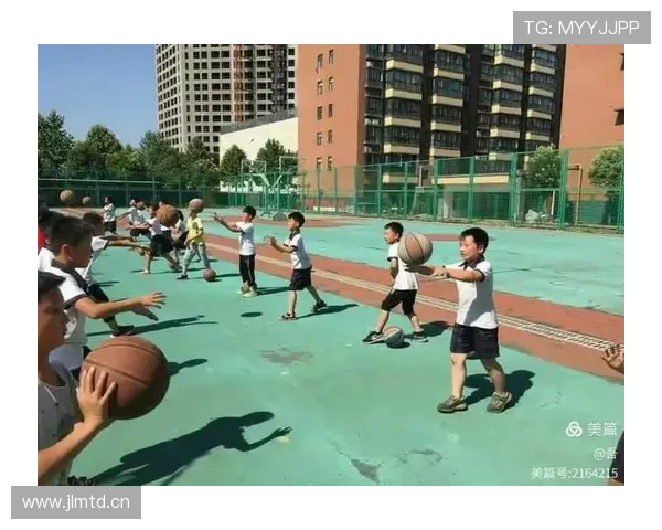 投篮动作判定规则解析：三步上篮与投篮之间的界限如何界定